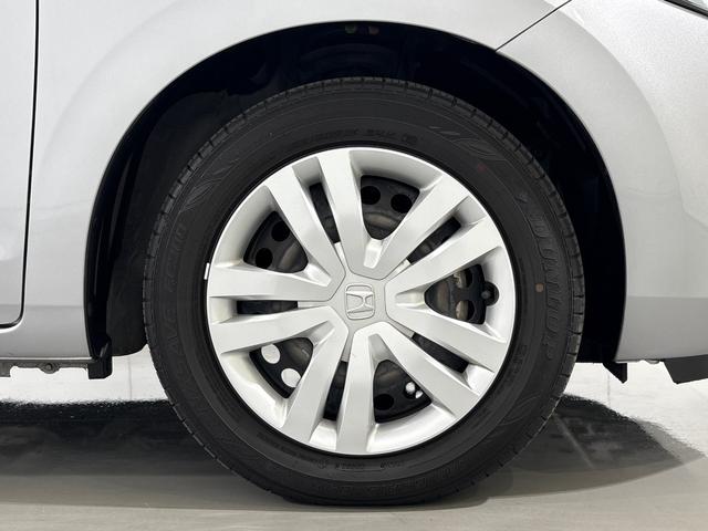 フィット ホーム　●ワンオーナー●衝突軽減ブレーキ●認定中古車●ＬＥＤライト●クリアランスソナー●クルコン●スマートキー●横滑り防止装置　レーンキープアシスト　禁煙車　電動格納ドアミラー　エアバッグ　ｉストップ　ＶＳＡ（12枚目）