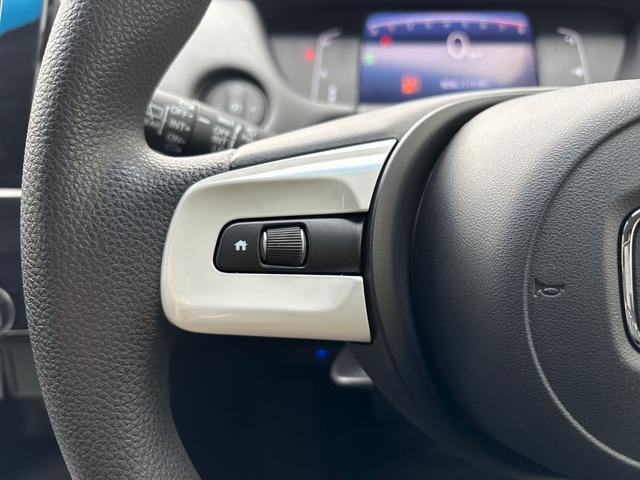 フィット ホーム　●ワンオーナー●衝突軽減ブレーキ●認定中古車●ＬＥＤライト●クリアランスソナー●クルコン●スマートキー●横滑り防止装置　レーンキープアシスト　禁煙車　電動格納ドアミラー　エアバッグ　ｉストップ　ＶＳＡ（15枚目）