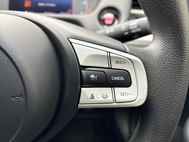 フィット ホーム　●ワンオーナー●衝突軽減ブレーキ●認定中古車●ＬＥＤライト●クリアランスソナー●クルコン●スマートキー●横滑り防止装置　レーンキープアシスト　禁煙車　電動格納ドアミラー　エアバッグ　ｉストップ　ＶＳＡ（16枚目）