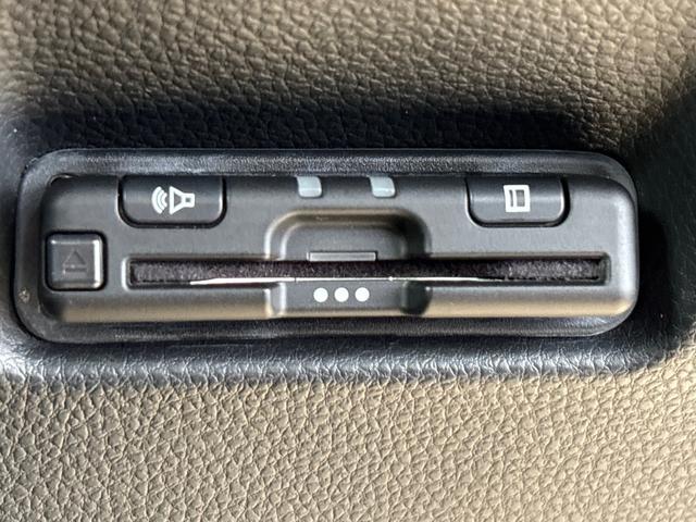 フィット ホーム　●ワンオーナー●衝突軽減ブレーキ●認定中古車●ＬＥＤライト●クリアランスソナー●クルコン●スマートキー●横滑り防止装置　レーンキープアシスト　禁煙車　電動格納ドアミラー　エアバッグ　ｉストップ　ＶＳＡ（19枚目）