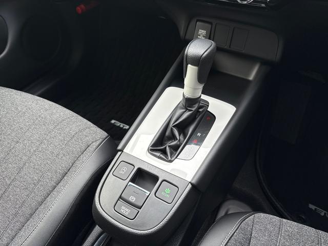 フィット ホーム　●ワンオーナー●衝突軽減ブレーキ●認定中古車●ＬＥＤライト●クリアランスソナー●クルコン●スマートキー●横滑り防止装置　レーンキープアシスト　禁煙車　電動格納ドアミラー　エアバッグ　ｉストップ　ＶＳＡ（23枚目）