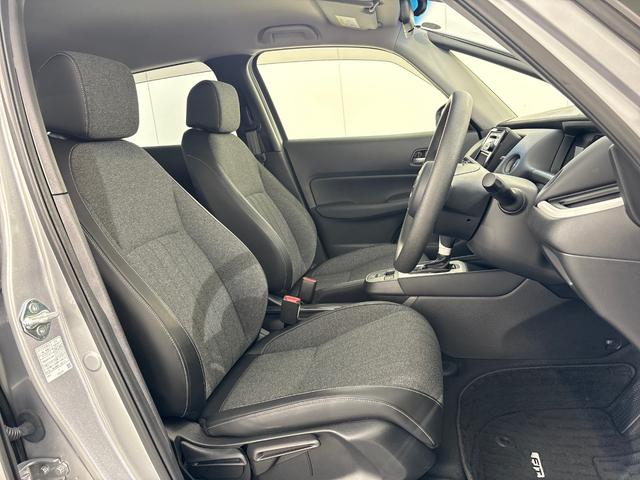 フィット ホーム　●ワンオーナー●衝突軽減ブレーキ●認定中古車●ＬＥＤライト●クリアランスソナー●クルコン●スマートキー●横滑り防止装置　レーンキープアシスト　禁煙車　電動格納ドアミラー　エアバッグ　ｉストップ　ＶＳＡ（25枚目）