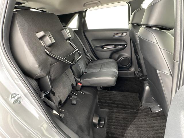 フィット ホーム　●ワンオーナー●衝突軽減ブレーキ●認定中古車●ＬＥＤライト●クリアランスソナー●クルコン●スマートキー●横滑り防止装置　レーンキープアシスト　禁煙車　電動格納ドアミラー　エアバッグ　ｉストップ　ＶＳＡ（30枚目）