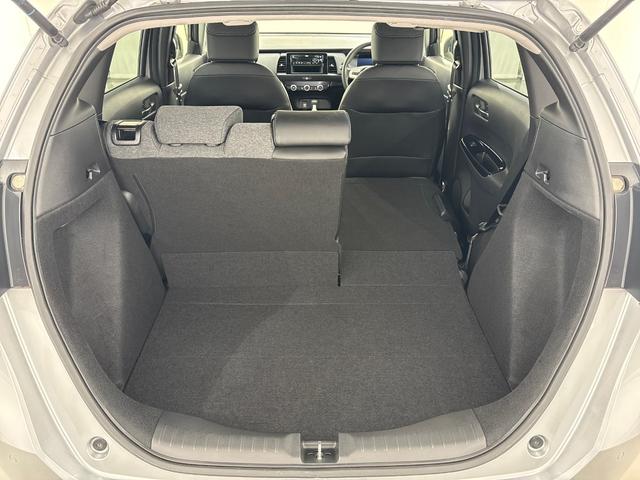 フィット ホーム　●ワンオーナー●衝突軽減ブレーキ●認定中古車●ＬＥＤライト●クリアランスソナー●クルコン●スマートキー●横滑り防止装置　レーンキープアシスト　禁煙車　電動格納ドアミラー　エアバッグ　ｉストップ　ＶＳＡ（33枚目）