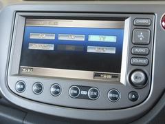 ナビゲーションはホンダ純正ＨＤＤナビを装着しております。ＡＭ、ＦＭ、ＣＤ、ＤＶＤ再生、音楽録音再生、ワンセグＴＶがご使用いただけます。初めて訪れた場所でも安心ですね！ 5