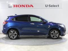 フロントフェースは、Ｈｏｎｄａのデザインアイデンティティー「ソリッド・ウイング・フェース」を採用。個性と存在感を追求。ダークなメタル調のフロントグリルに、透明感のあるヘッドライトと連続性を持たせました 6