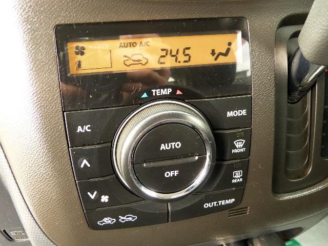 手の届きやすいところで簡単操作ができる空調付き！オールシーズンお好みの温度調節ができます。