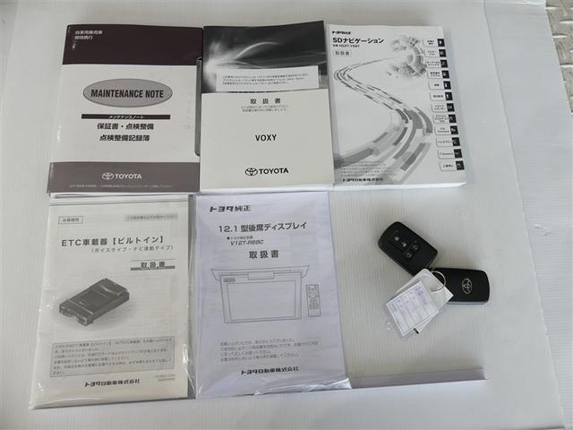 ヴォクシー ZS 煌 フルセグ メモリーナビ 後席モニター バックカメラ 衝突被害軽減システム ETC 両側電動スライド LEDヘッドランプ 3列シート ウオークスルー ワンオーナー DVD再生 乗車定員7人 ナビ&TV(12枚目)