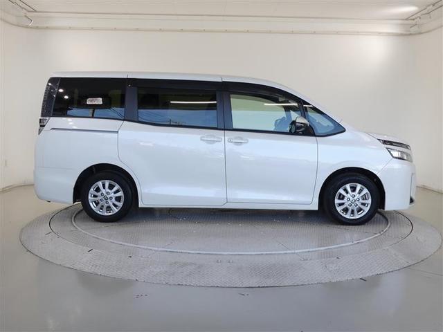 ヴォクシー V フルセグ メモリーナビ バックカメラ 衝突被害軽減システム ETC 両側電動スライド LEDヘッドランプ 3列シート ウオークスルー ワンオーナー DVD再生 記録簿 乗車定員7人 ナビ&TV CD(6枚目)