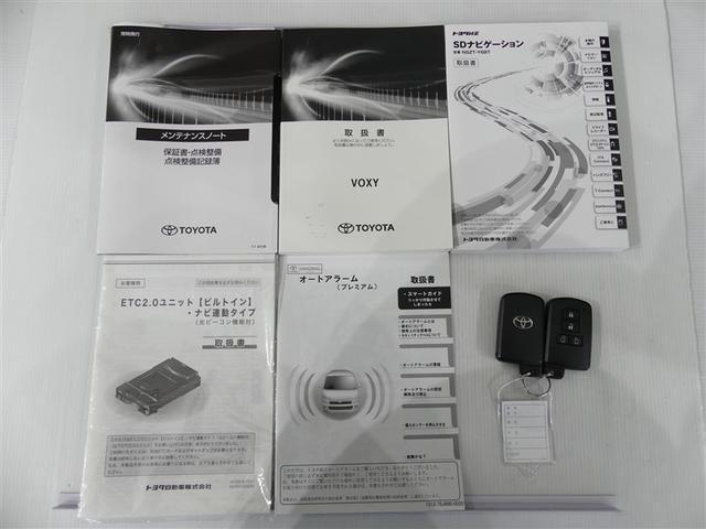 ヴォクシー ZS 煌III フルセグ メモリーナビ バックカメラ 衝突被害軽減システム ETC 両側電動スライド LEDヘッドランプ 3列シート ウオークスルー ワンオーナー DVD再生 記録簿 乗車定員7人 ナビ&TV CD(11枚目)