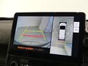 【全周囲モニター】車を上空から見下ろしたような映像をカーナビ画面に映し出し、車庫入れや縦列駐車をサポートしてくれます。