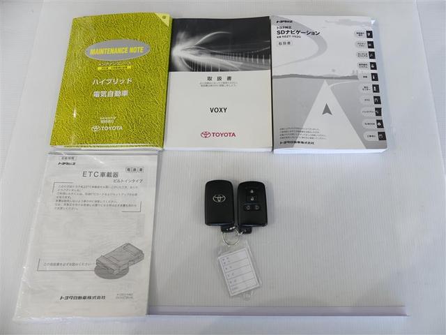 ヴォクシー ハイブリッドＶ　フルセグ　メモリーナビ　バックカメラ　ＥＴＣ　両側電動スライド　ＬＥＤヘッドランプ　３列シート　ワンオーナー　ＤＶＤ再生　記録簿　乗車定員７人　オートクルーズコントロール　ナビ＆ＴＶ　ＣＤ　キーレス（5枚目）