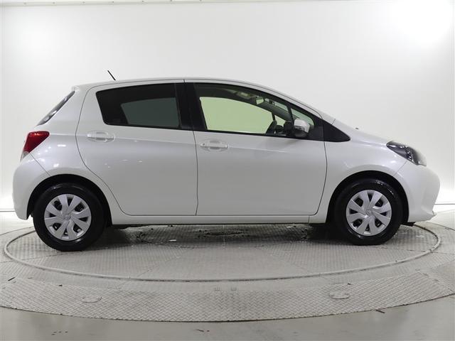 ヴィッツ Ｆ　フルセグ　メモリーナビ　バックカメラ　衝突被害軽減システム　ＥＴＣ　ＤＶＤ再生　記録簿　アイドリングストップ　ナビ＆ＴＶ　ＣＤ　キーレス（8枚目）