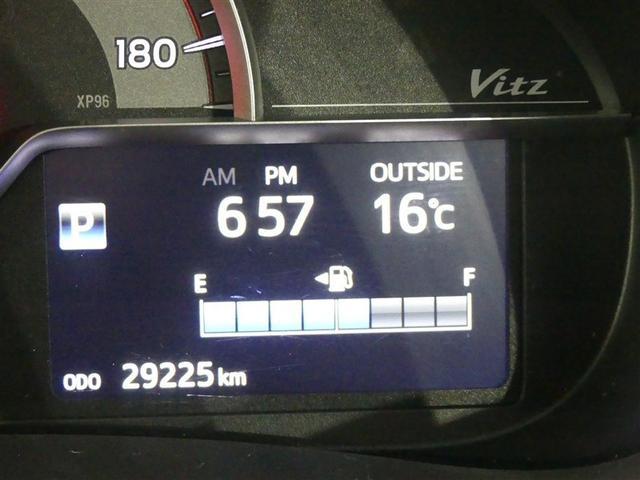 ヴィッツ Ｆ　フルセグ　メモリーナビ　バックカメラ　衝突被害軽減システム　ＥＴＣ　ＤＶＤ再生　記録簿　アイドリングストップ　ナビ＆ＴＶ　ＣＤ　キーレス（9枚目）
