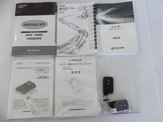 アクア Ｇ　フルセグ　メモリーナビ　バックカメラ　ドラレコ　衝突被害軽減システム　ＥＴＣ　ＤＶＤ再生　記録簿　展示・試乗車　オートクルーズコントロール　ナビ＆ＴＶ　ＣＤ　盗難防止装置　スマートキー　キーレス（11枚目）