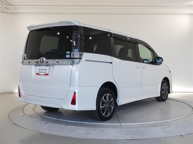 ヴォクシー ZS 4WD フルセグ メモリーナビ 後席モニター バックカメラ 衝突被害軽減システム ETC 電動スライドドア LEDヘッドランプ 3列シート ウオークスルー ワンオーナー DVD再生 記録簿 ナビ&TV(5枚目)