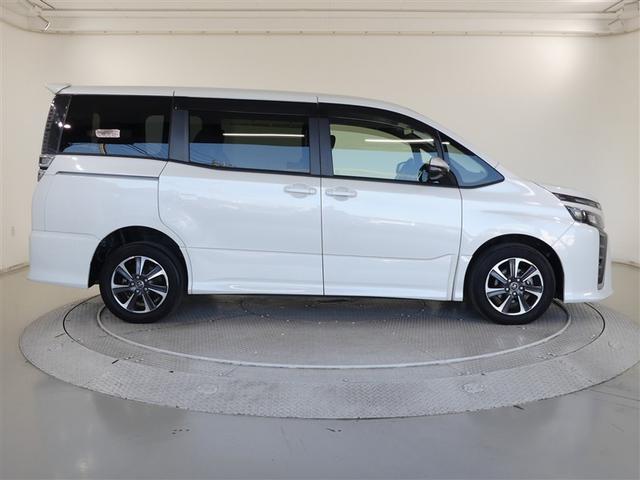 ヴォクシー ZS 4WD フルセグ メモリーナビ 後席モニター バックカメラ 衝突被害軽減システム ETC 電動スライドドア LEDヘッドランプ 3列シート ウオークスルー ワンオーナー DVD再生 記録簿 ナビ&TV(6枚目)