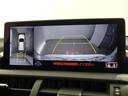【全周囲モニター】車を上空から見下ろしたような映像をカーナビ画面に映し出し、車庫入れや縦列駐車をサポートしてくれます。