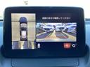 狭い場所での駐車やすれ違いなどでより的確な運転操作に役立つ３６０°ビューモニターが装備されています。