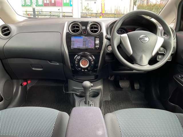 ノート １．２　Ｘ　Ｖセレクション　プラスセーフティ　車線逸脱警告　運転席助手席エアバック　記録簿付き　ＡＡＣ　キーレスエントリー　ＥＴＣ　スマートキー　盗難防止システム　アイドリングストップ　ＡＢＳ　パワステ　メモリナビ　エアバッグ　ナビ＆ＴＶ（4枚目）