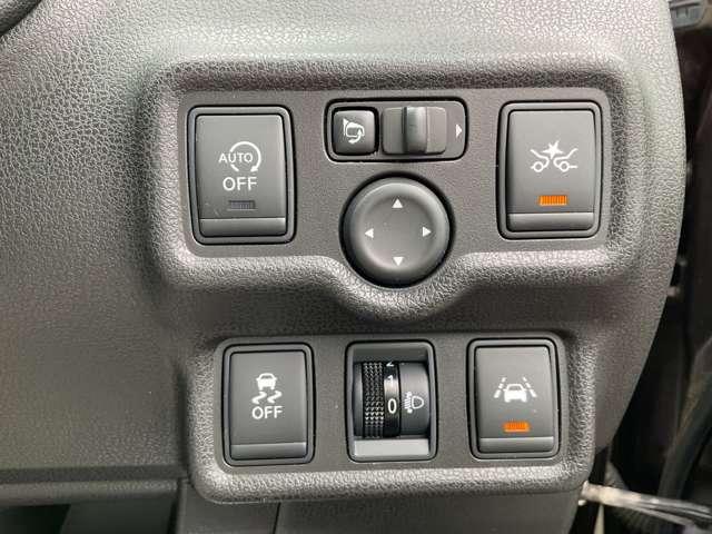 ノート １．２　Ｘ　Ｖセレクション　プラスセーフティ　車線逸脱警告　運転席助手席エアバック　記録簿付き　ＡＡＣ　キーレスエントリー　ＥＴＣ　スマートキー　盗難防止システム　アイドリングストップ　ＡＢＳ　パワステ　メモリナビ　エアバッグ　ナビ＆ＴＶ（13枚目）