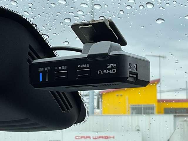 セレナ ２．０　Ｘ　※純正９インチナビ＋後席モニター＋地デジ　３６０度カメラ　ＬＥＤライト　インテリジェントキー　サイドカメラ　Ａストップ　パークアシスト　ＥＴＣ　ドラレコ　アルミホイール　レーンキープ　記録簿　キーレス　メモナビ　ワンセグテレビ　ナビＴＶ（17枚目）