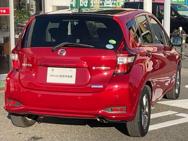 ノート １．２　ｅ－ＰＯＷＥＲ　Ｘ　ブラックアロー　※純正メモリーナビ＋地デジ＋全周囲カメラ　障害物ソナー　車線逸脱　ＬＥＤランプ　スマートキー　アクティブクルーズコントロール　キーレス　ナビＴＶ　Ｗエアバッグ　アルミ　パワーウインドウ　オートエアコン　アイドリングストップ　メモリーナビ（3枚目）
