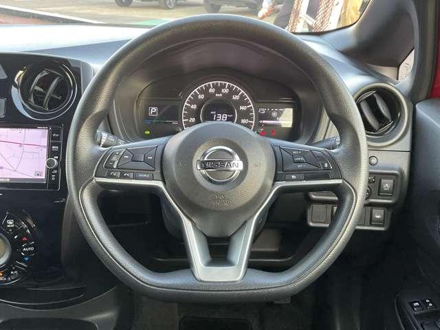 ノート １．２　ｅ－ＰＯＷＥＲ　Ｘ　ブラックアロー　※純正メモリーナビ＋地デジ＋全周囲カメラ　障害物ソナー　車線逸脱　ＬＥＤランプ　スマートキー　アクティブクルーズコントロール　キーレス　ナビＴＶ　Ｗエアバッグ　アルミ　パワーウインドウ　オートエアコン　アイドリングストップ　メモリーナビ（6枚目）