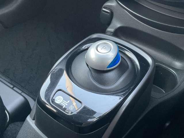 ノート １．２　ｅ－ＰＯＷＥＲ　Ｘ　ブラックアロー　※純正メモリーナビ＋地デジ＋全周囲カメラ　障害物ソナー　車線逸脱　ＬＥＤランプ　スマートキー　アクティブクルーズコントロール　キーレス　ナビＴＶ　Ｗエアバッグ　アルミ　パワーウインドウ　オートエアコン　アイドリングストップ　メモリーナビ（16枚目）