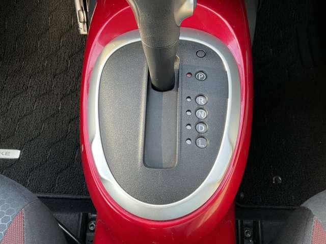 ジューク １．５　１５ＲＸ　タイプＶ　エコアイドル　助手席エアバッグ　エアコン　運転席エアバッグ　ＥＴＣ車載器　盗難防止　ドライブレコ－ダ－　パワーステアリング　記録簿　メモリーナビ　ワンセグテレビ　ＡＢＳ　インテリジェントキー　キーレス（12枚目）