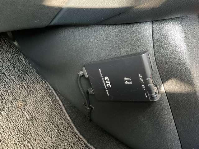 ジューク １．５　１５ＲＸ　タイプＶ　エコアイドル　助手席エアバッグ　エアコン　運転席エアバッグ　ＥＴＣ車載器　盗難防止　ドライブレコ－ダ－　パワーステアリング　記録簿　メモリーナビ　ワンセグテレビ　ＡＢＳ　インテリジェントキー　キーレス（16枚目）