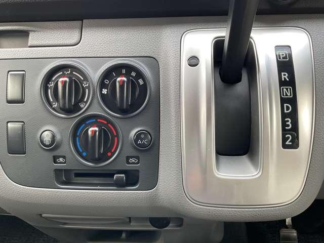 ＮＶ３５０キャラバンバン ２．０　ＤＸ　ロングボディ　アルミホイール　ブレーキサポート　メモリナビ　整備記録簿　キーレスリモコン　パワーウインド　ワンセグ　ＥＴＣ車載器　ドライブレコーダー　盗難防止装置　ＡＣ　エアバック　ＰＳ　ナビＴＶ　ＡＢＳ付（12枚目）