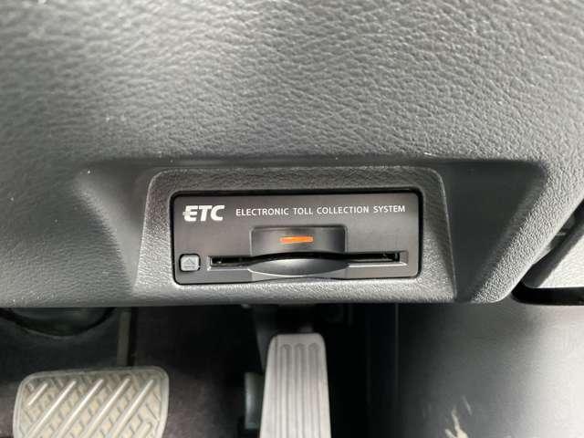 スカイライン ３．５　３５０ＧＴ　ハイブリッド　タイプＰ　スマートキ　プリクラッシュ　盗難防止システム　ＬＥＤ　ＡＷ　オートクルーズコントロール　ＴＶナビ　オートエアコン　Ｄレコ　キーレスゴー　メモリ－ナビ　レーンアシスト　Ｂカメラ　ＥＴＣ　サイドカメラ（20枚目）