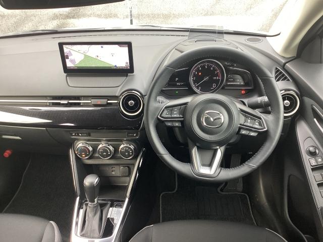 MAZDA2 1.5 15BD 元試乗車 マツダコネクトナビゲーション 全周囲カメラ アクセル踏み間違い防止装置 障害物センサー シートヒーター ETC パノラマモニタ ブルートゥース デモアップ スマートシティブレーキサポート(2枚目)