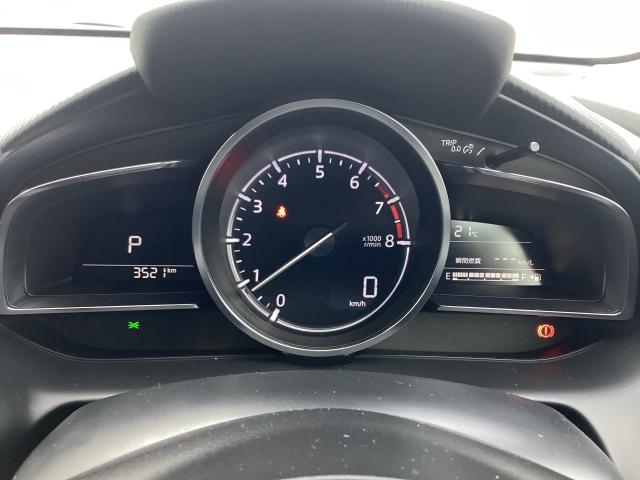 MAZDA2 1.5 15BD 元試乗車 マツダコネクトナビゲーション 全周囲カメラ アクセル踏み間違い防止装置 障害物センサー シートヒーター ETC パノラマモニタ ブルートゥース デモアップ スマートシティブレーキサポート(3枚目)