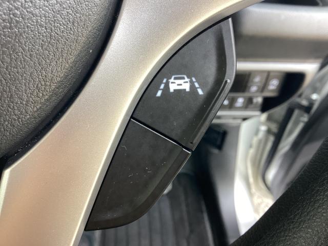 車線逸脱警告表示を装備しております。夜間運転などの安全確保に貢献します