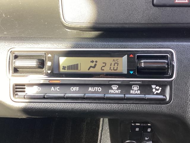 温度の設定のみで快適な風量やモードなどを自動調整してくれるフルオートエアコンを装備！