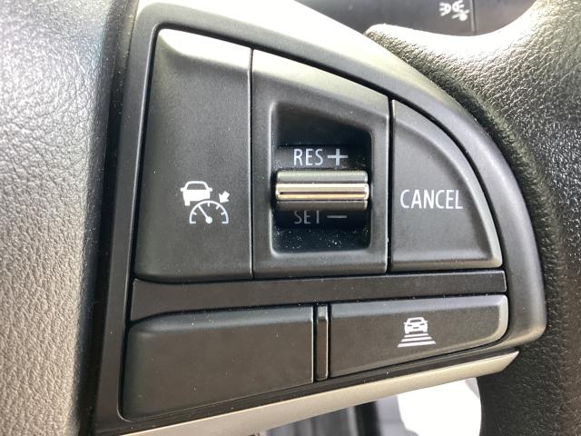 アダプティブクルーズコントロールは先行車との車間を維持しながら追従走行を行い、長距離でのドライバー負担を軽減させてくれます。