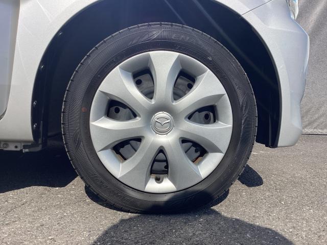 純正ホイールキャップがボディデザインを引き立たせています。