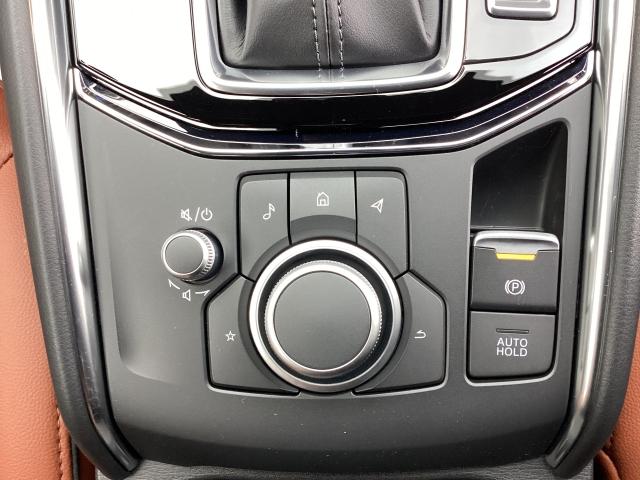 ブレーキペダルから足を離しても、停止状態を維持するオートホールド　信号待ちや渋滞中などにブレーキペダルを踏み続ける必要がなく、足の疲れを軽減してくれます