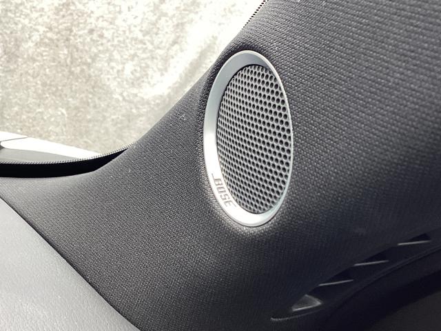 ＢＯＳＥ社との共同開発により室内空間に音響チューニングを施し、クリアで臨場感のあるダイナミックサウンドをお楽しみいただけます