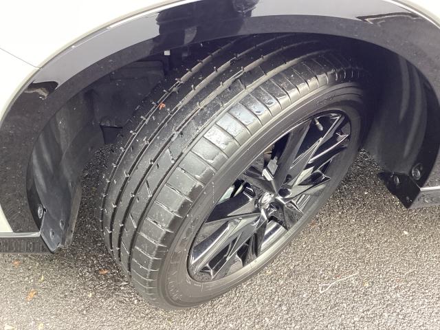 各タイヤの溝もまだまだ残っております