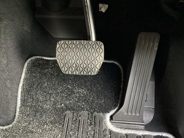 ”負担を感じることなく正確にペダルを操作することが出来ます体格に関係なく自然でリラックスした運転姿勢をとることが可能です♪”