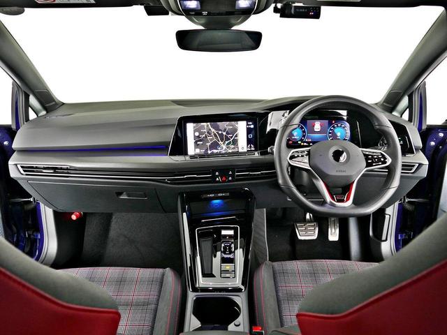 ゴルフＧＴＩ ベースグレード　テクノロジーパッケージ　純正ナビ　ＥＴＣ２．０　リアカメラ　歩行者検知エマージェンシーブレーキ　デジタルメーター　追従機能ＡＣＣ　後方支援　後退時衝突防止　前後センサー　１９インチアルミ（17枚目）