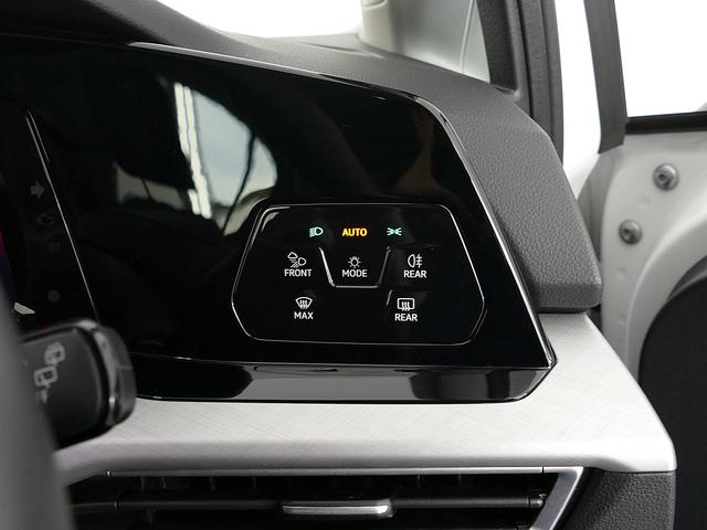 ゴルフ ＴＤＩアクティブアドバンス　プラチナムエディション　ナビ　テクノロジー　１７インチアルミ　ＥＴＣ２．０　リアカメラ　歩行者検知エマージェンシーブレーキ　デジタルメーター　追従機能ＡＣＣ　後方支援　後退時衝突防止　前後センサー　駐車支援　トラベルアシスト（40枚目）