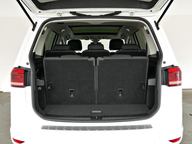 ゴルフトゥーラン TSI ハイライン パノラマスラィディングルーフ 純正ナビ ETC2.0 リアカメラ 歩行者検定エマージェンシーブレーキ 追従機能ACC LEDライト認定中古車(26枚目)