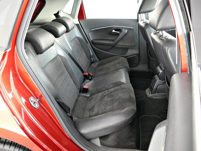 ポロ ＴＳＩハイライン　マイスター　５ナンバー　純正ナビ　ＥＴＣ２．０　リアカメラ　ＬＥＤライト　エマージェンシーブレーキ　　追従機能ＡＣＣ　シートヒーター　　認定中古車（11枚目）