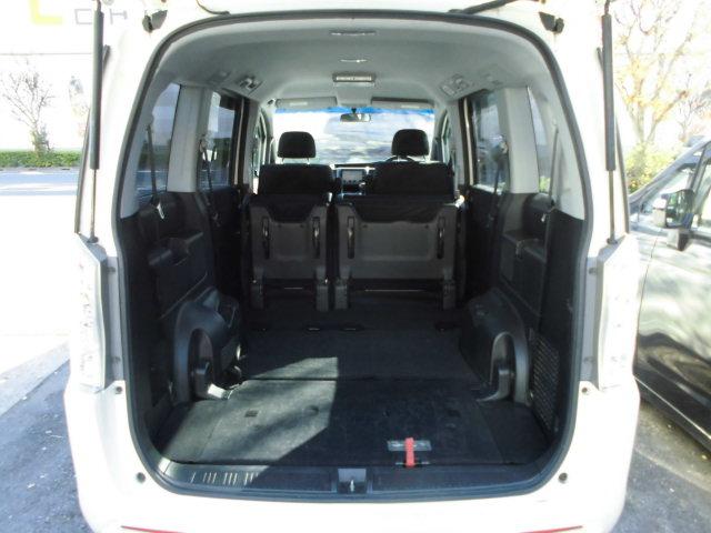 ステップワゴンスパーダ Ｚ　両側パワースライドドア　純正ナビ　地デジＴｖ　後席フリップダウンモニター　バックカメラ　フォグランプ　ＥＴＣ（17枚目）