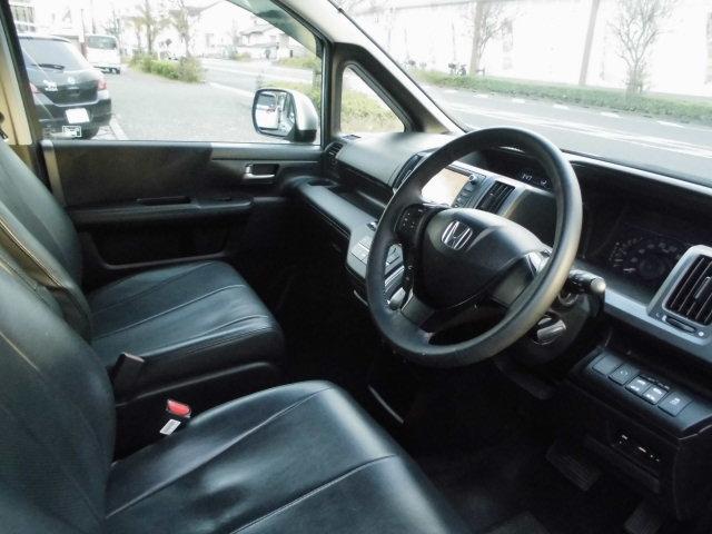 ステップワゴンスパーダ Ｚ　両側パワースライドドア　純正フルセグナビ　バックカメラ　フォブランプＥＴＣ（9枚目）