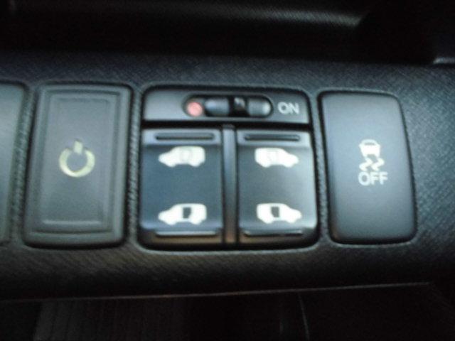 ステップワゴンスパーダ Ｚ　両側パワースライドドア　純正フルセグナビ　バックカメラ　フォブランプＥＴＣ（32枚目）